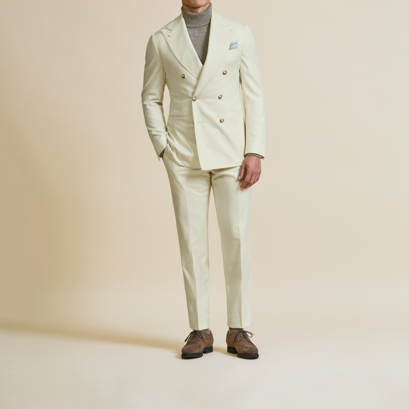 A crisp, cream-colored Pearce Bespoke Greater Syracuse custom suit on a male model.